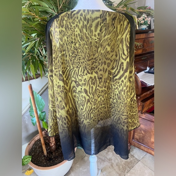 Urban Mangoz Medium ladies, 100% silk blouse, fully lined animal print pattern - Picture 5 of 12